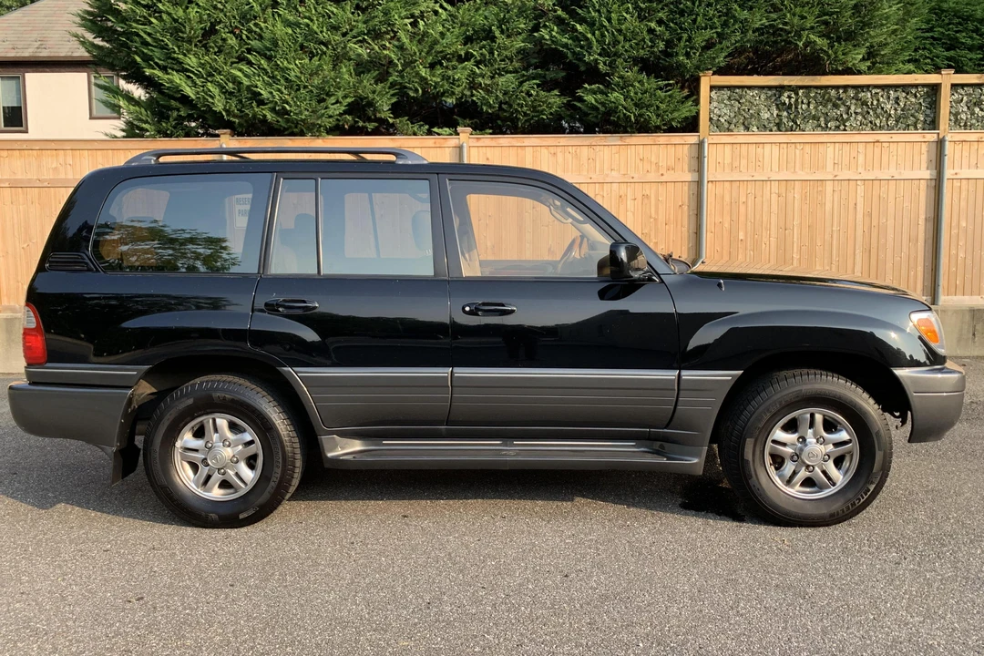 2002 Lexus LX 2nd Gen - Image 3 of 31