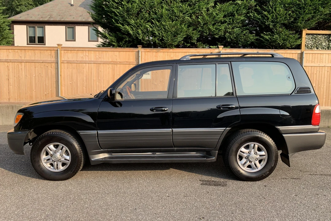 2002 Lexus LX 2nd Gen - Image 9 of 31