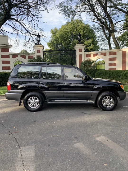 2002 Lexus LX 2nd Gen - Image 12 of 31