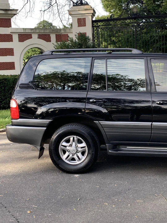 2002 Lexus LX 2nd Gen - Image 13 of 31