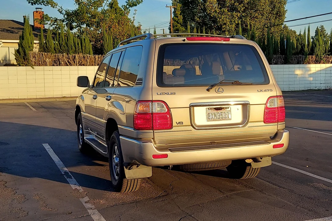 2002 Lexus LX 2nd Gen - Image 19 of 31
