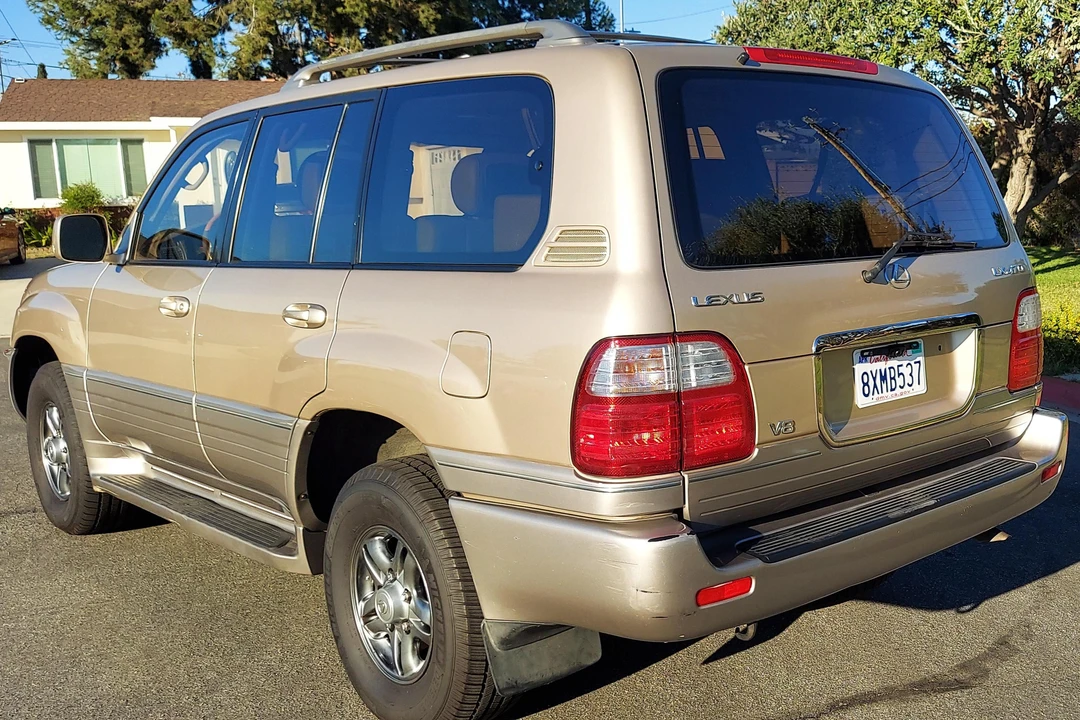 2002 Lexus LX 2nd Gen - Image 18 of 31