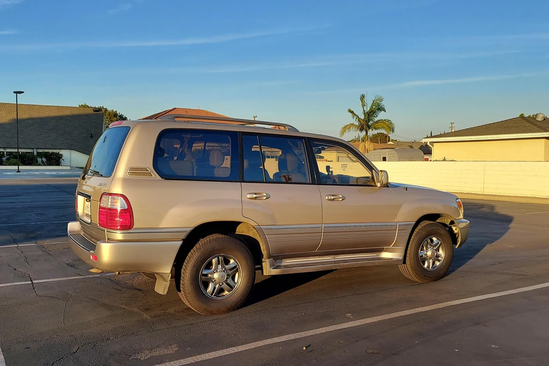 2002 Lexus LX 2nd Gen - Image 28 of 31