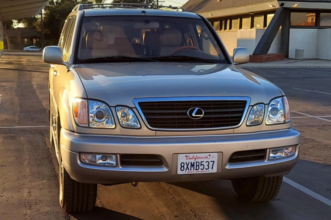 2002 Lexus LX 2nd Gen - Image 2 of 31