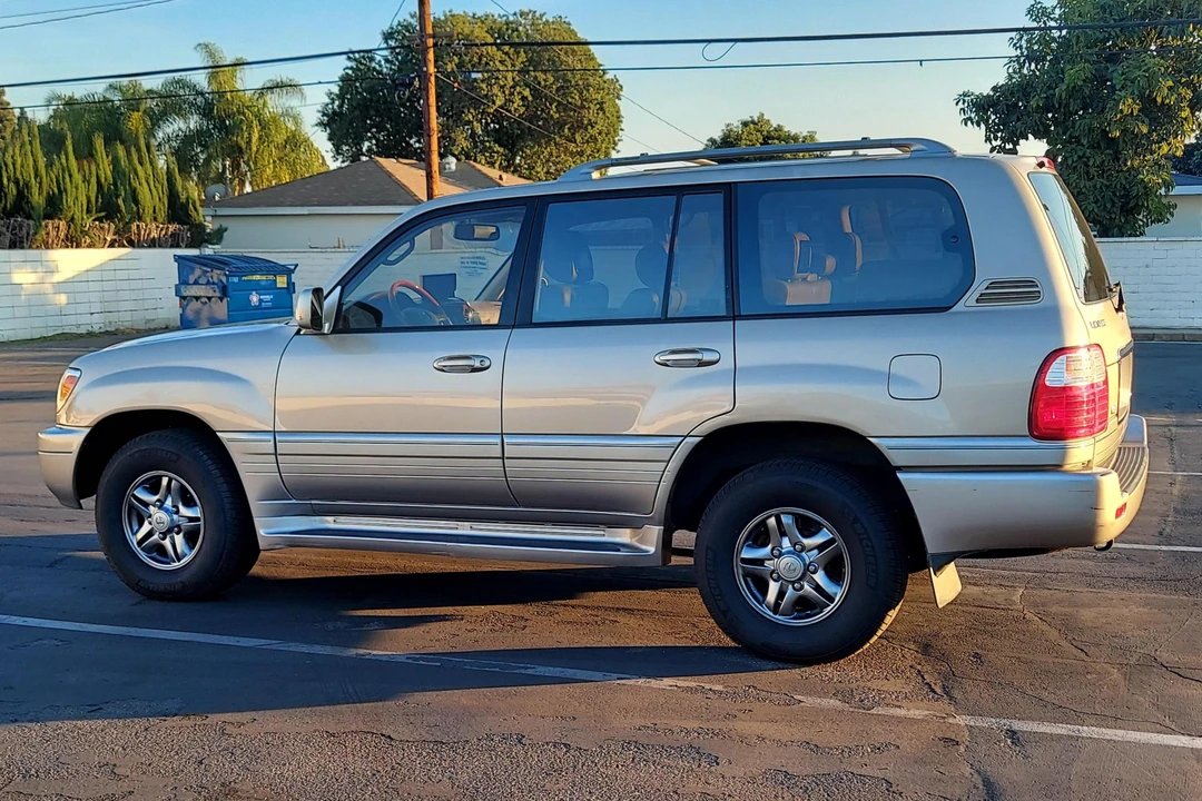 2002 Lexus LX 2nd Gen - Image 3 of 31
