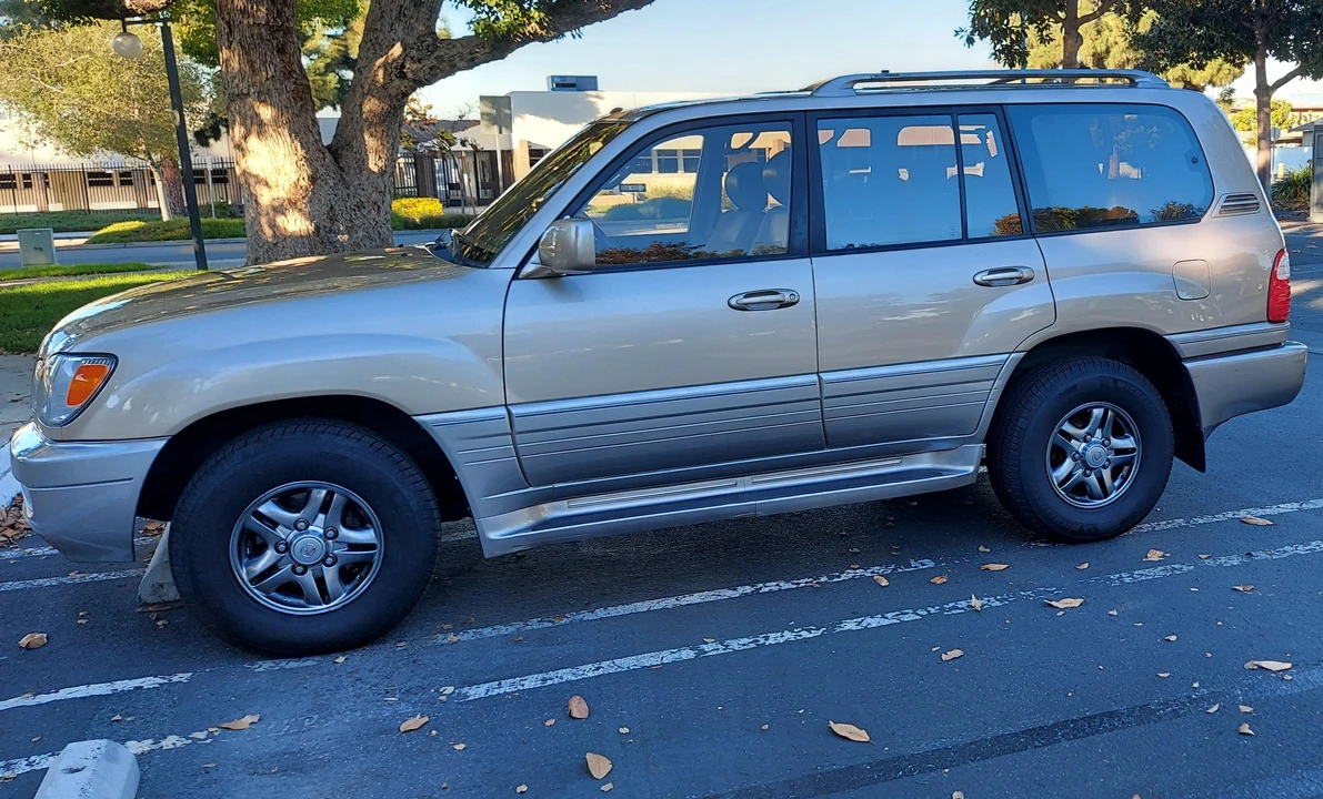 2002 Lexus LX 2nd Gen - Image 12 of 31