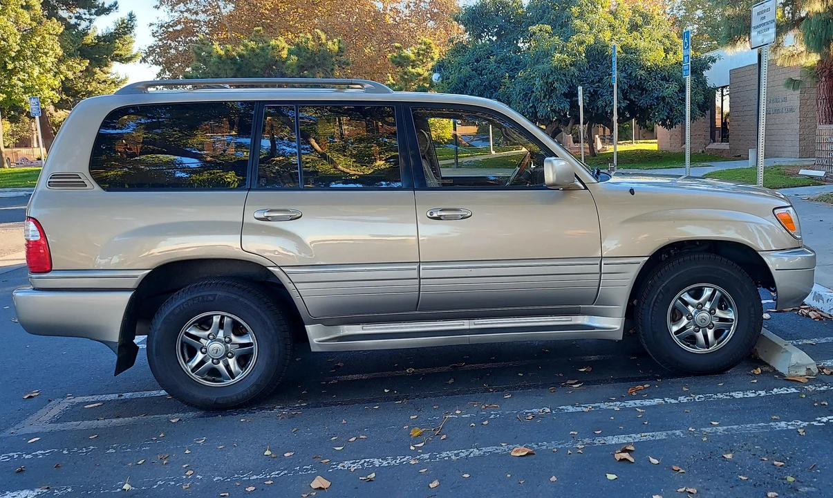 2002 Lexus LX 2nd Gen - Image 29 of 31