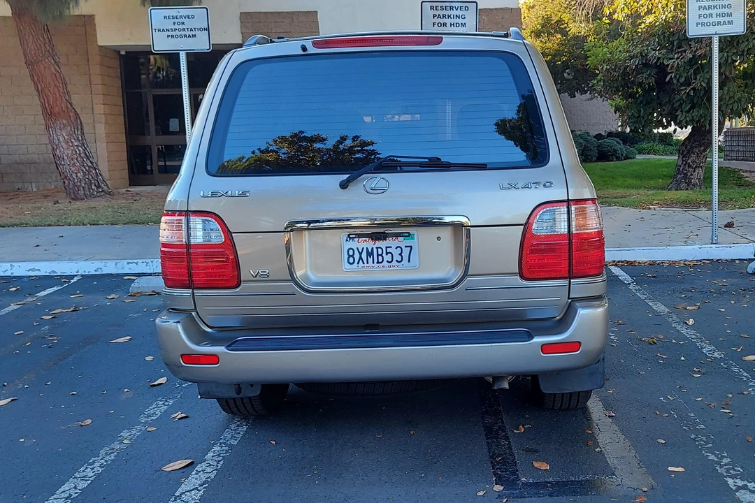 2002 Lexus LX 2nd Gen - Image 21 of 31