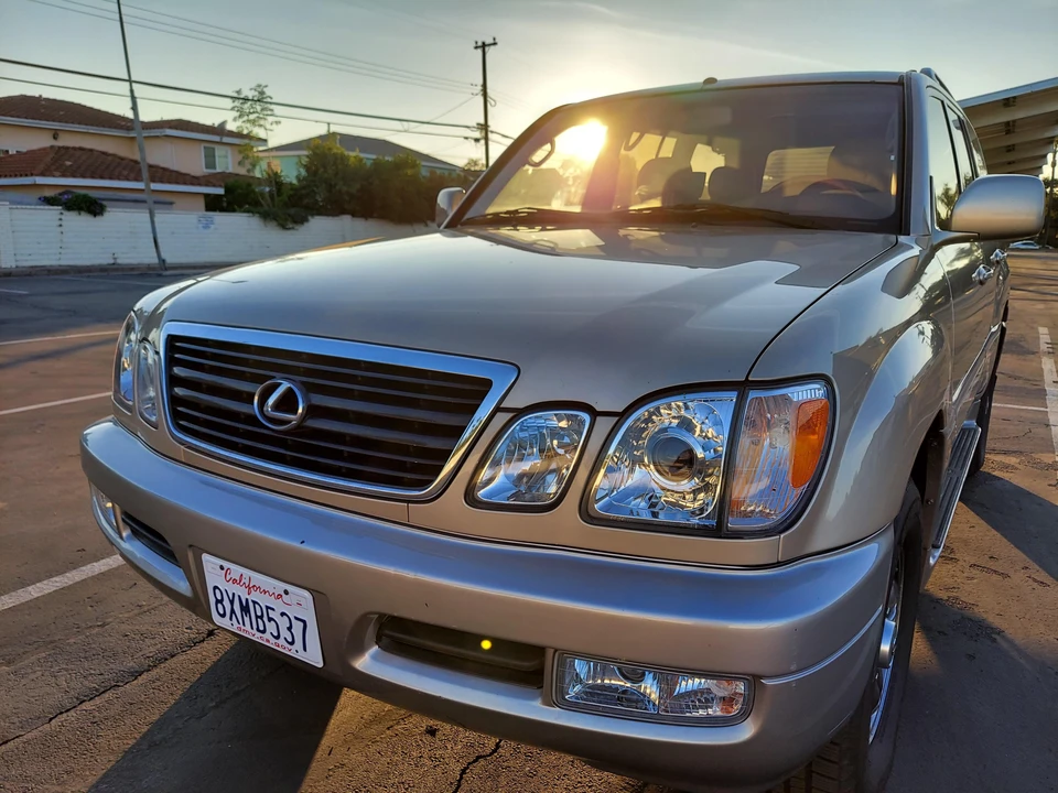 2002 Lexus LX 2nd Gen - Image 8 of 31
