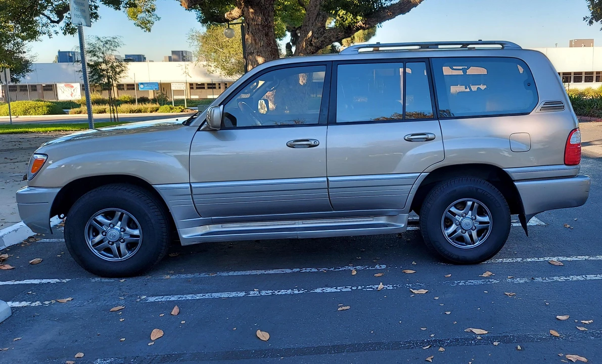 2002 Lexus LX 2nd Gen - Image 14 of 31