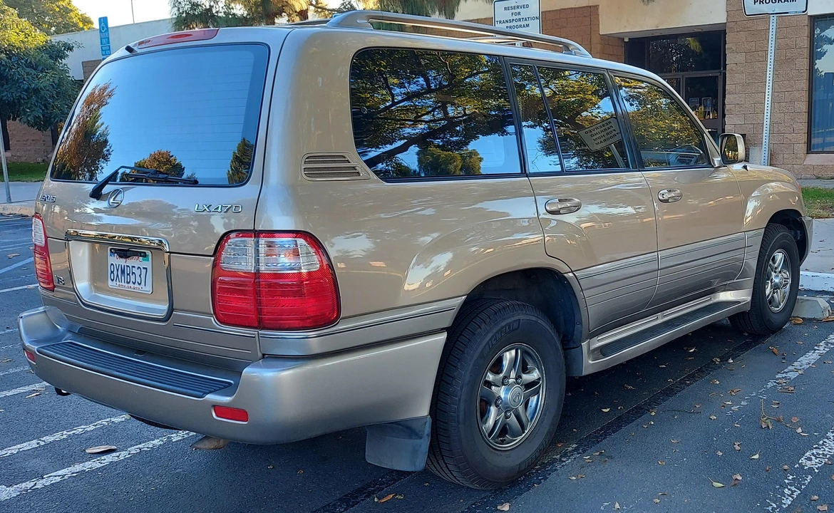 2002 Lexus LX 2nd Gen - Image 24 of 31