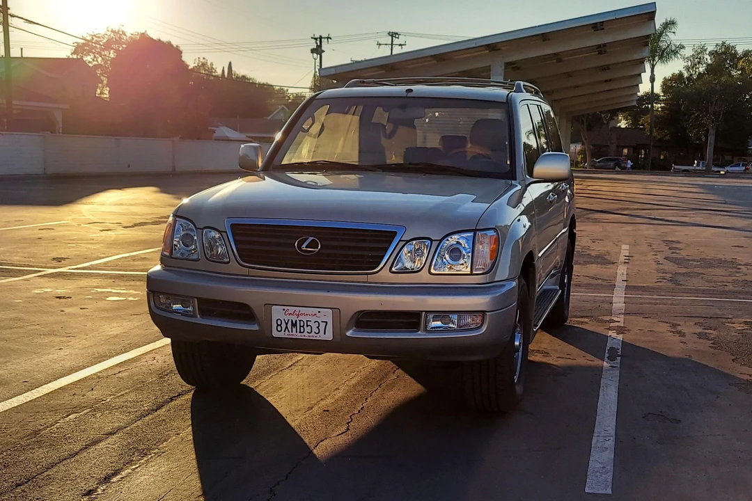 2002 Lexus LX 2nd Gen - Image 6 of 31