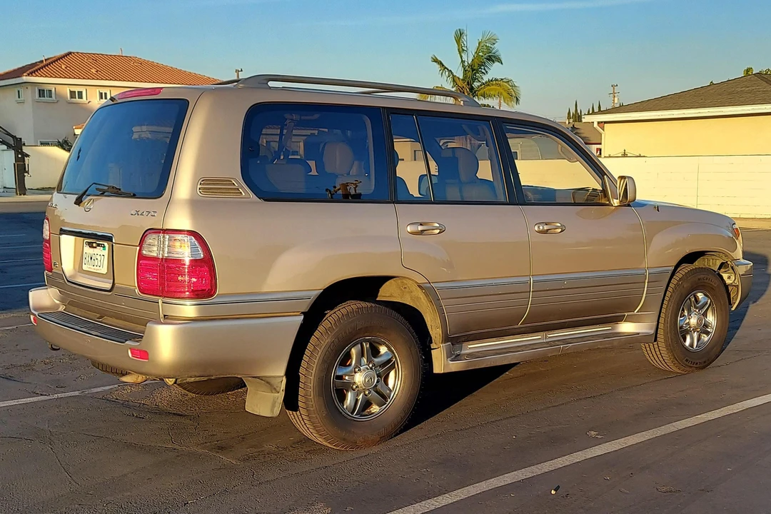 2002 Lexus LX 2nd Gen - Image 27 of 31