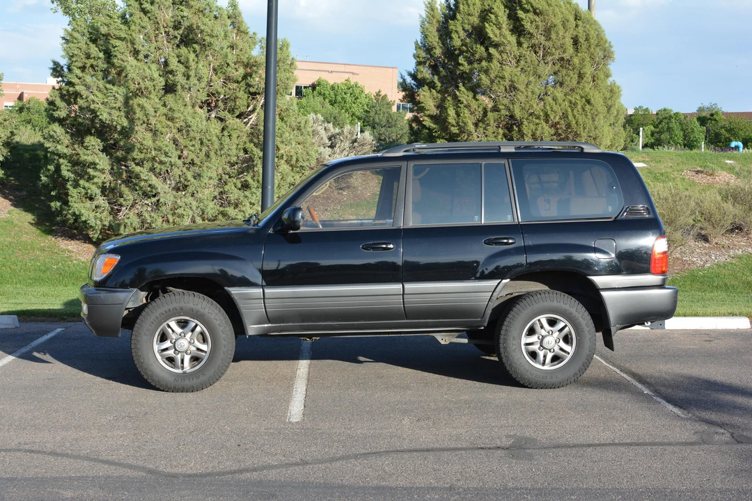 2002 Lexus LX 2nd Gen - Image 12 of 31