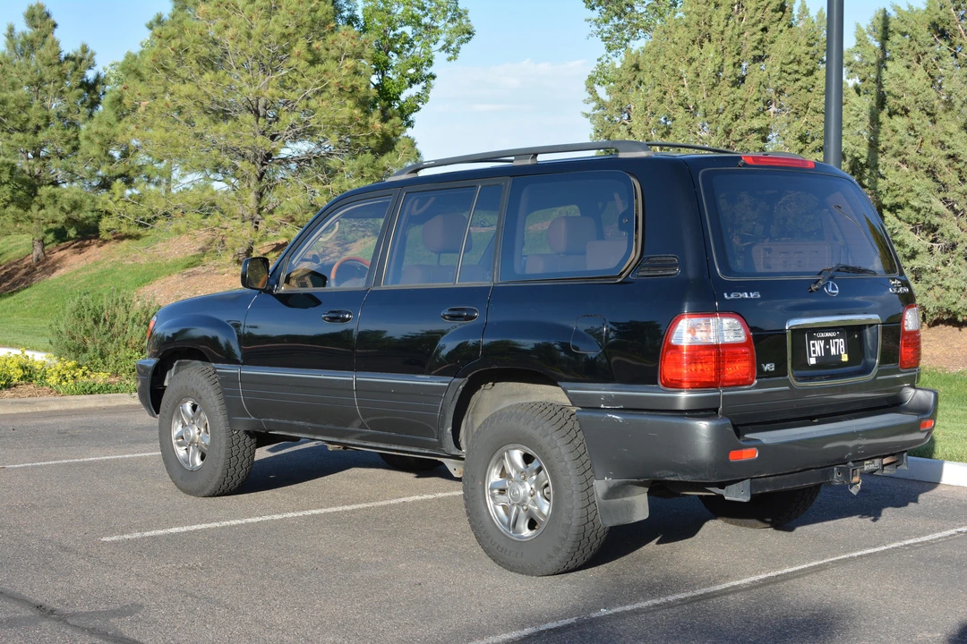 2002 Lexus LX 2nd Gen - Image 13 of 31