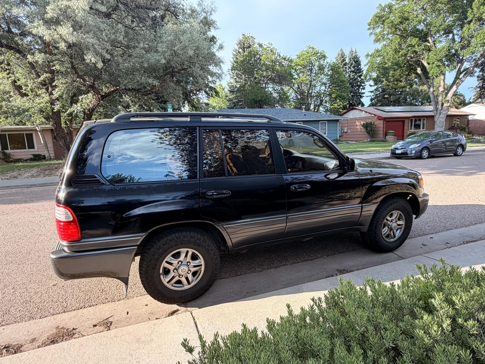 2002 Lexus LX 2nd Gen - Image 14 of 31