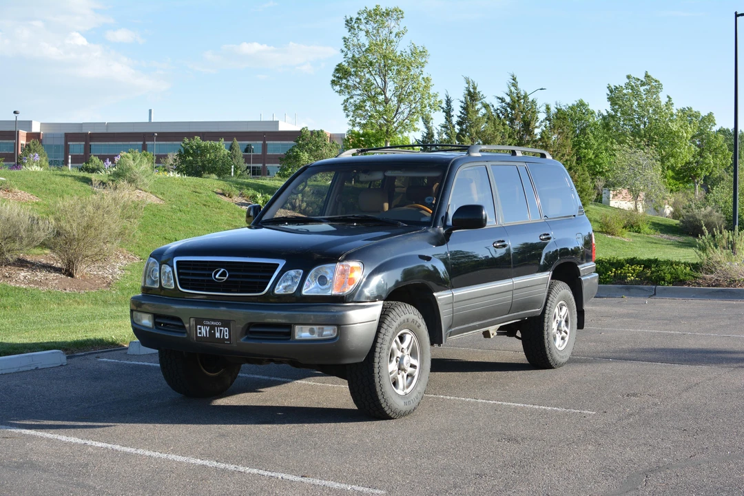 2002 Lexus LX 2nd Gen - Image 9 of 31