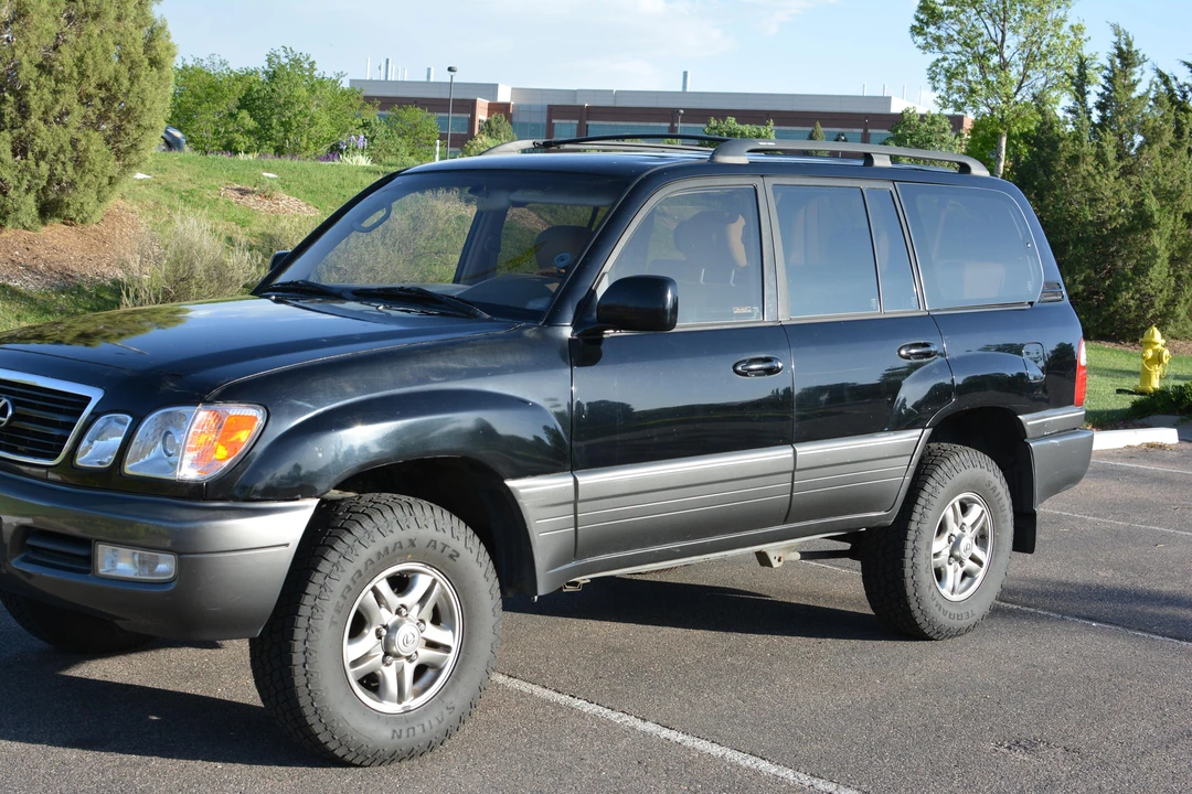 2002 Lexus LX 2nd Gen - Image 18 of 31