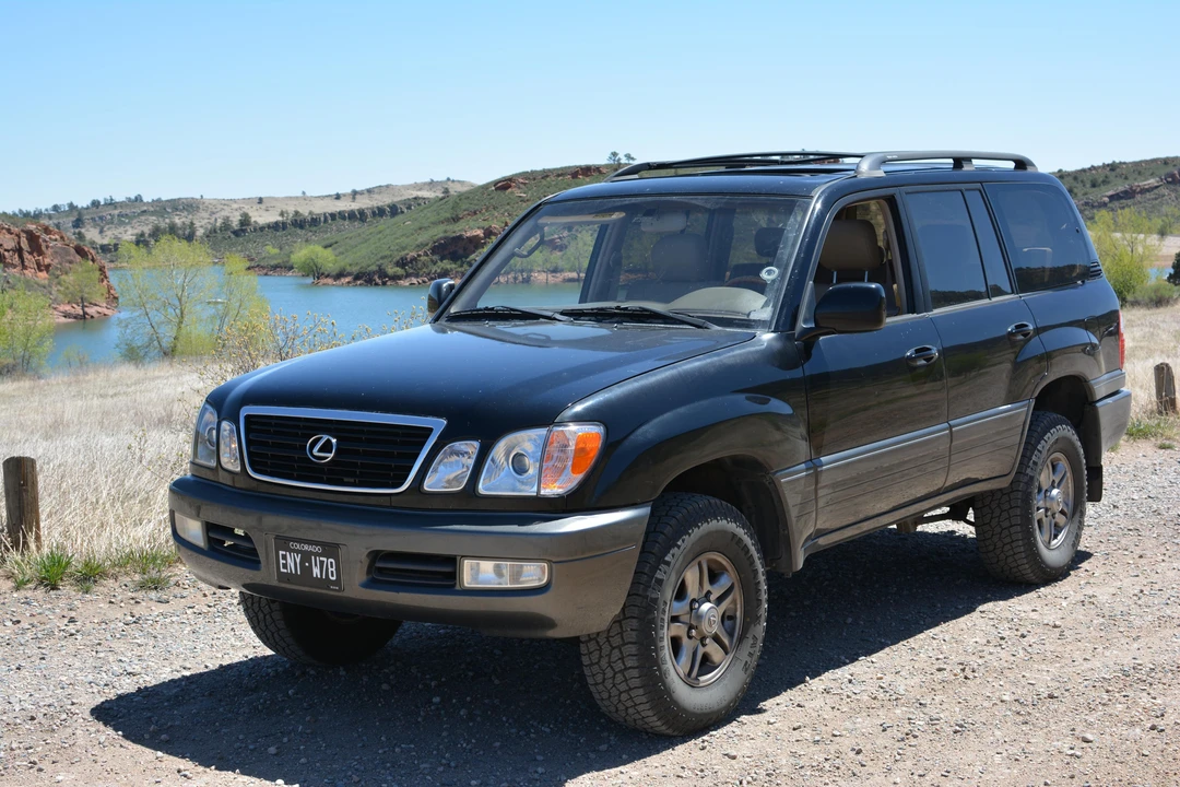 2002 Lexus LX 2nd Gen - Image 10 of 31