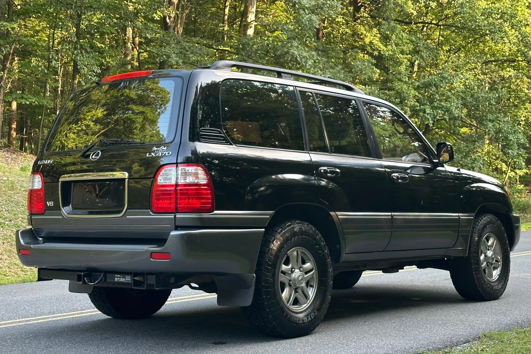 2002 Lexus LX 2nd Gen - Image 3 of 31
