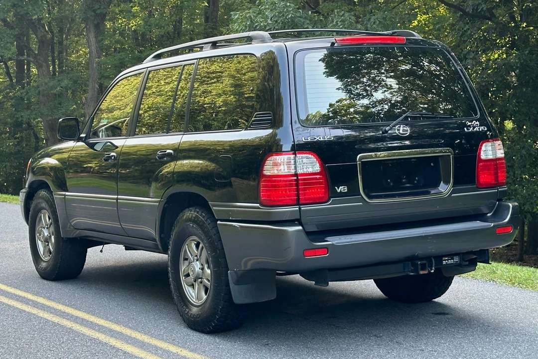 2002 Lexus LX 2nd Gen - Image 4 of 31