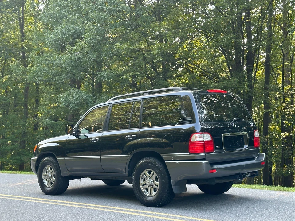 2002 Lexus LX 2nd Gen - Image 14 of 31