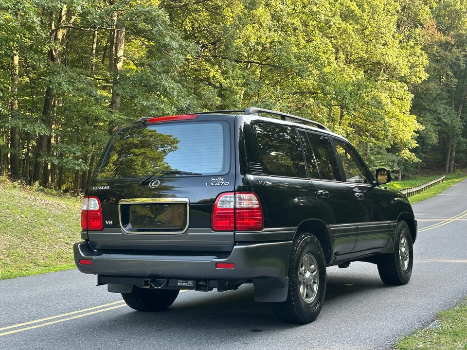 2002 Lexus LX 2nd Gen - Image 16 of 31