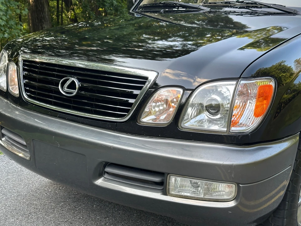 2002 Lexus LX 2nd Gen - Image 21 of 31