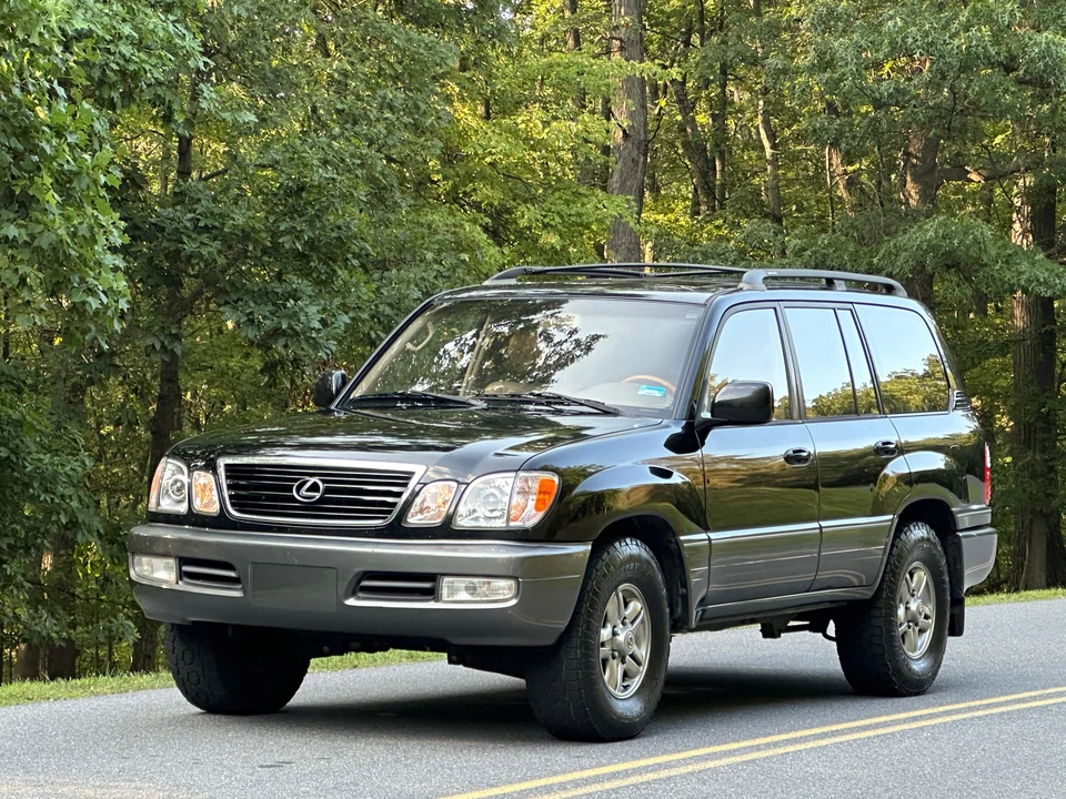 2002 Lexus LX 2nd Gen - Image 9 of 31
