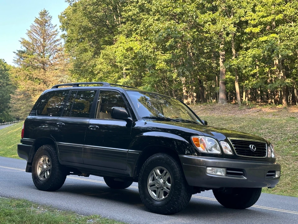2002 Lexus LX 2nd Gen - Image 19 of 31