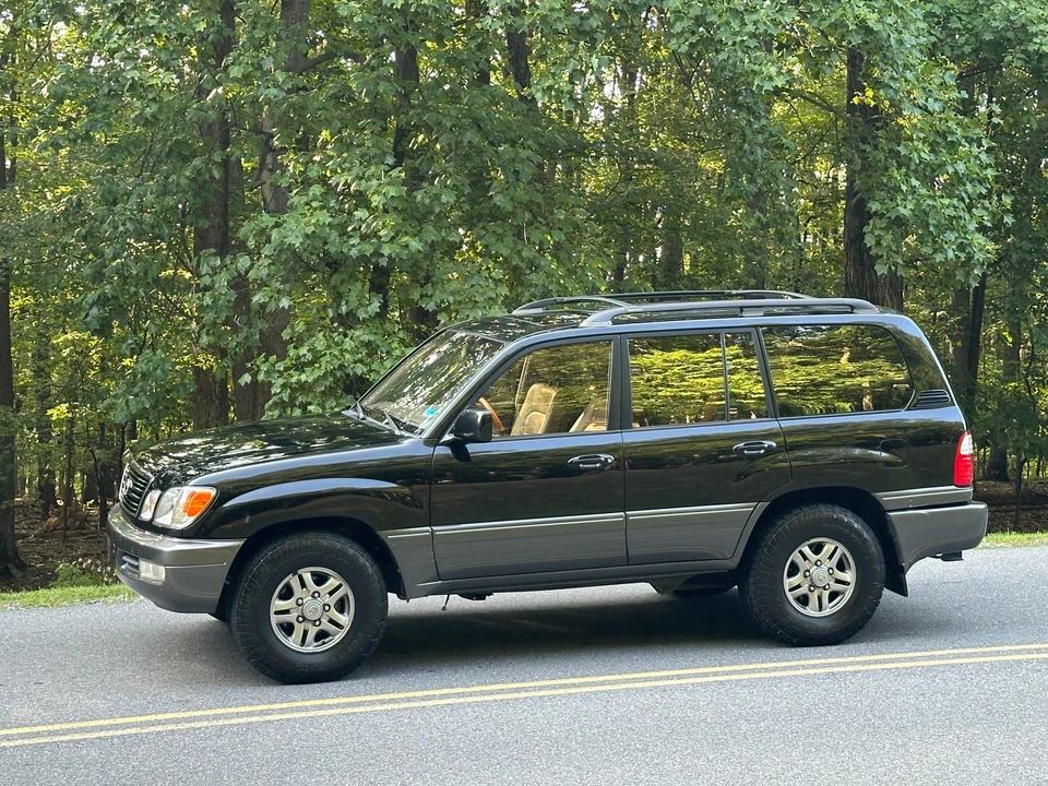 2002 Lexus LX 2nd Gen - Image 12 of 31