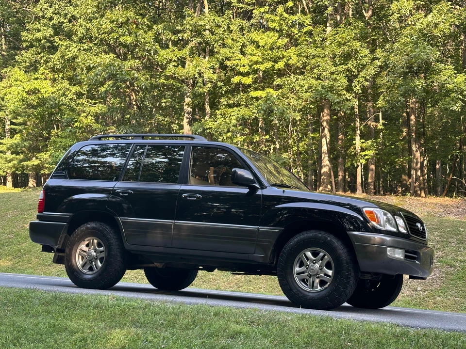 2002 Lexus LX 2nd Gen - Image 18 of 31