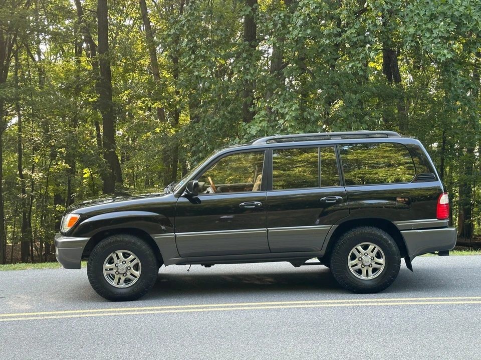2002 Lexus LX 2nd Gen - Image 13 of 31