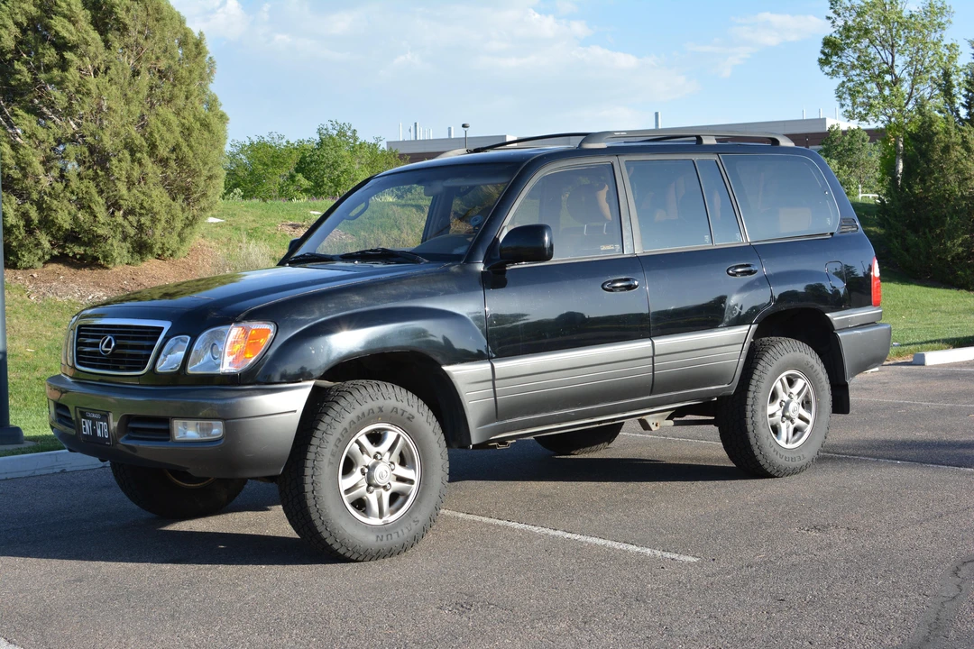 2002 Lexus LX 2nd Gen - Image 11 of 31