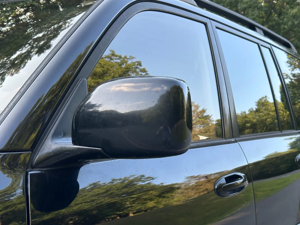 2002 Lexus LX 2nd Gen - Image 25 of 31