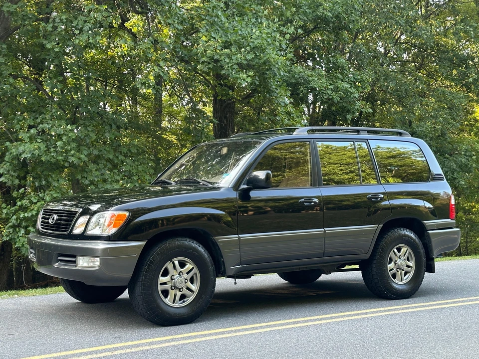 2002 Lexus LX 2nd Gen - Image 11 of 31