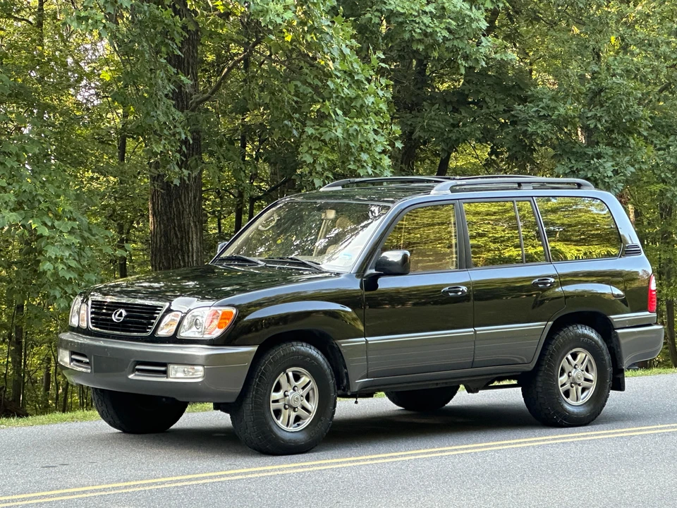 2002 Lexus LX 2nd Gen - Image 10 of 31