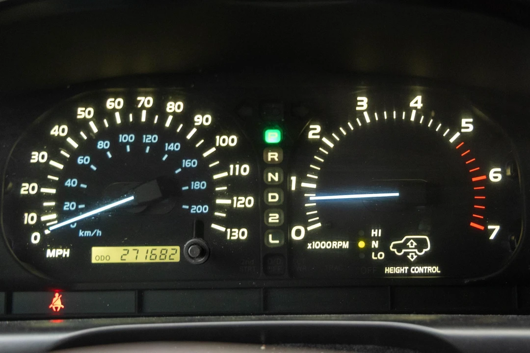 2002 Lexus LX 2nd Gen - Image 27 of 31