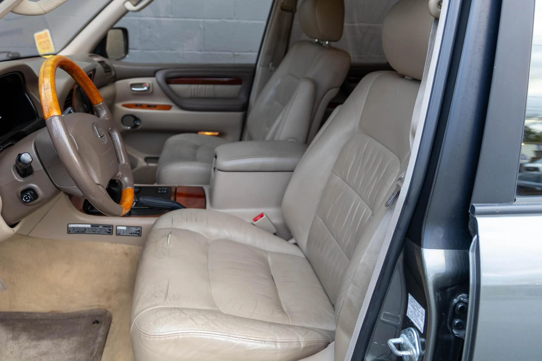 2002 Lexus LX 2nd Gen - Image 25 of 31