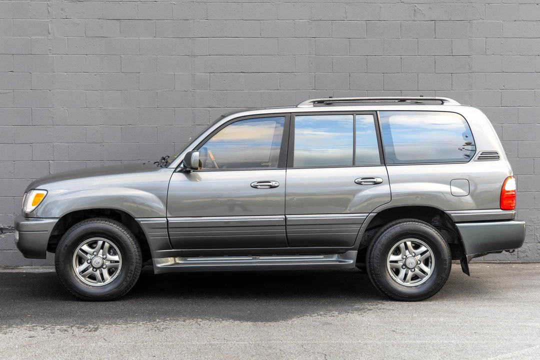 2002 Lexus LX 2nd Gen - Image 3 of 31