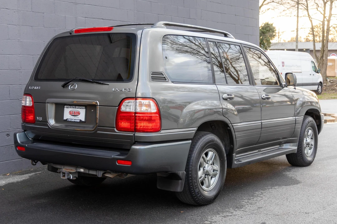 2002 Lexus LX 2nd Gen - Image 4 of 31