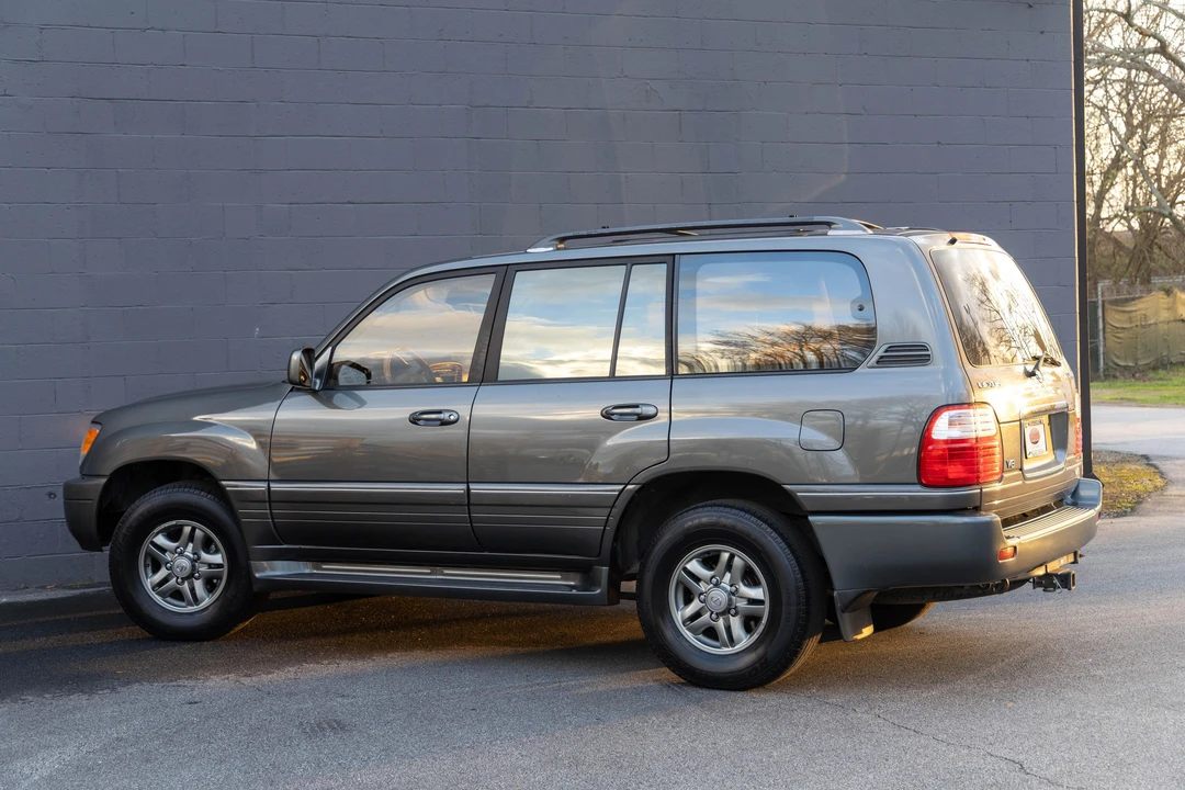 2002 Lexus LX 2nd Gen - Image 8 of 31