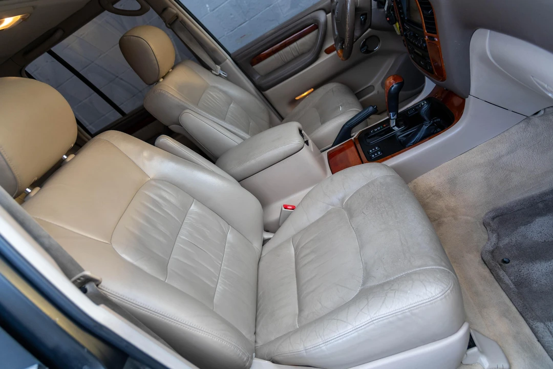 2002 Lexus LX 2nd Gen - Image 29 of 31