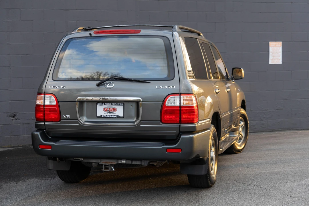 2002 Lexus LX 2nd Gen - Image 10 of 31