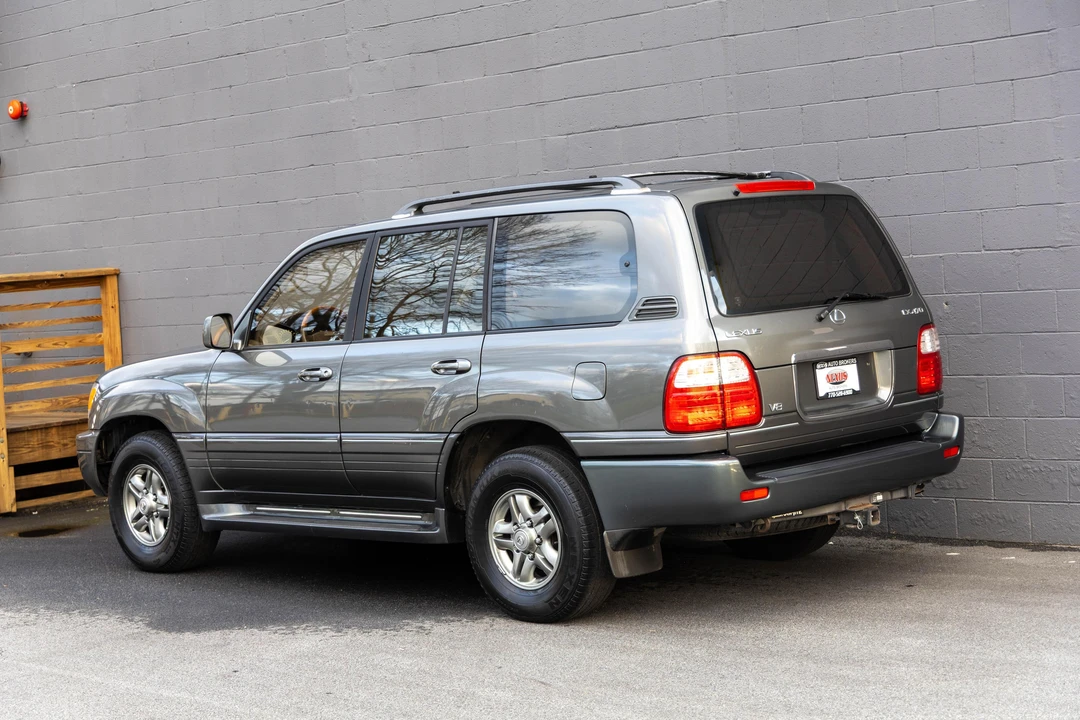 2002 Lexus LX 2nd Gen - Image 9 of 31