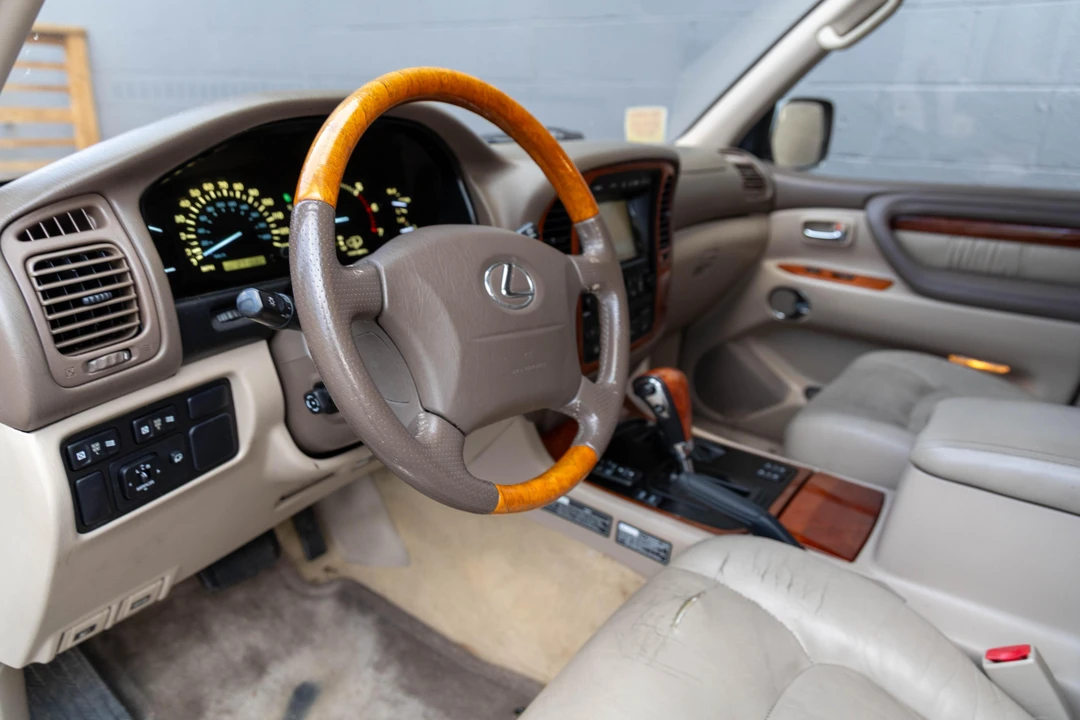 2002 Lexus LX 2nd Gen - Image 24 of 31