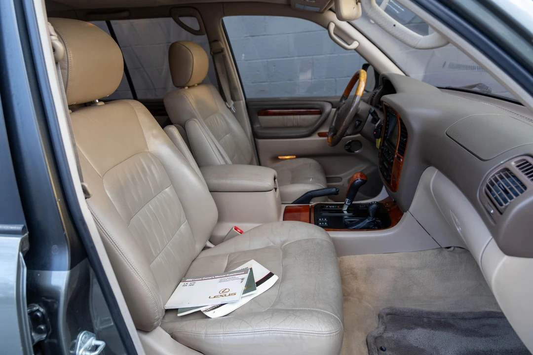 2002 Lexus LX 2nd Gen - Image 28 of 31