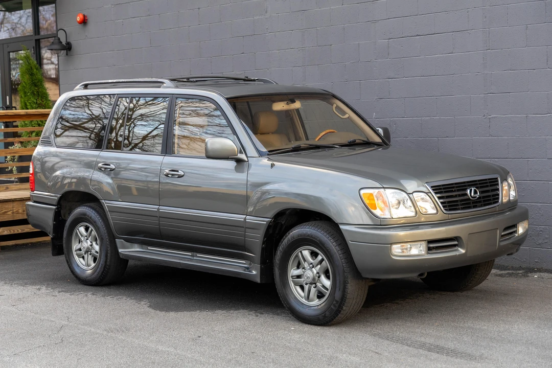2002 Lexus LX 2nd Gen - Image 12 of 31