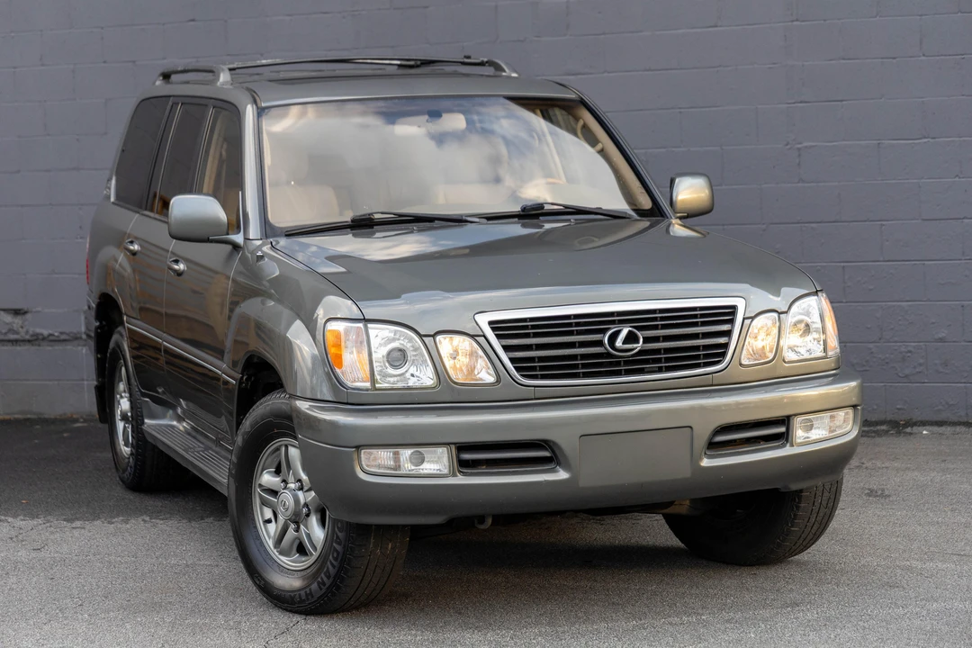 2002 Lexus LX 2nd Gen - Image 15 of 31