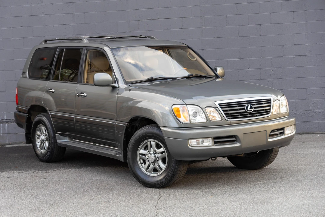 2002 Lexus LX 2nd Gen - Image 13 of 31